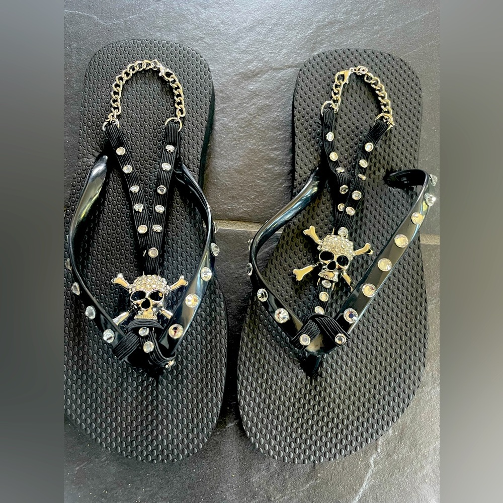 Brand new size 6 black rhinestone skull with chain flip-flops